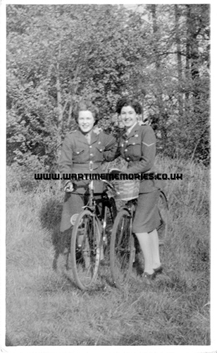 Lilian Joyce Parfitt and friend 1942